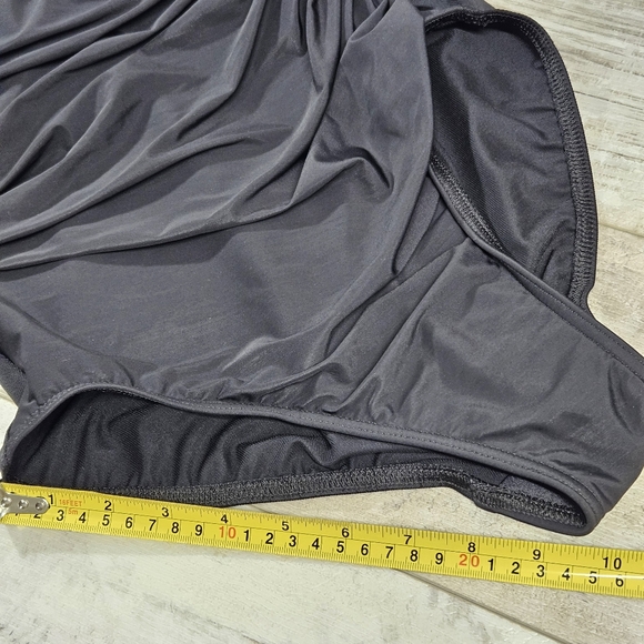 Miraclesuit Black Swimsuit Size 10 One Piece Ruched Underwire Bra Slimming - Picture 6 of 16